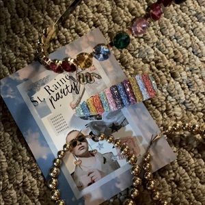 St raine clip, hair band and earrings